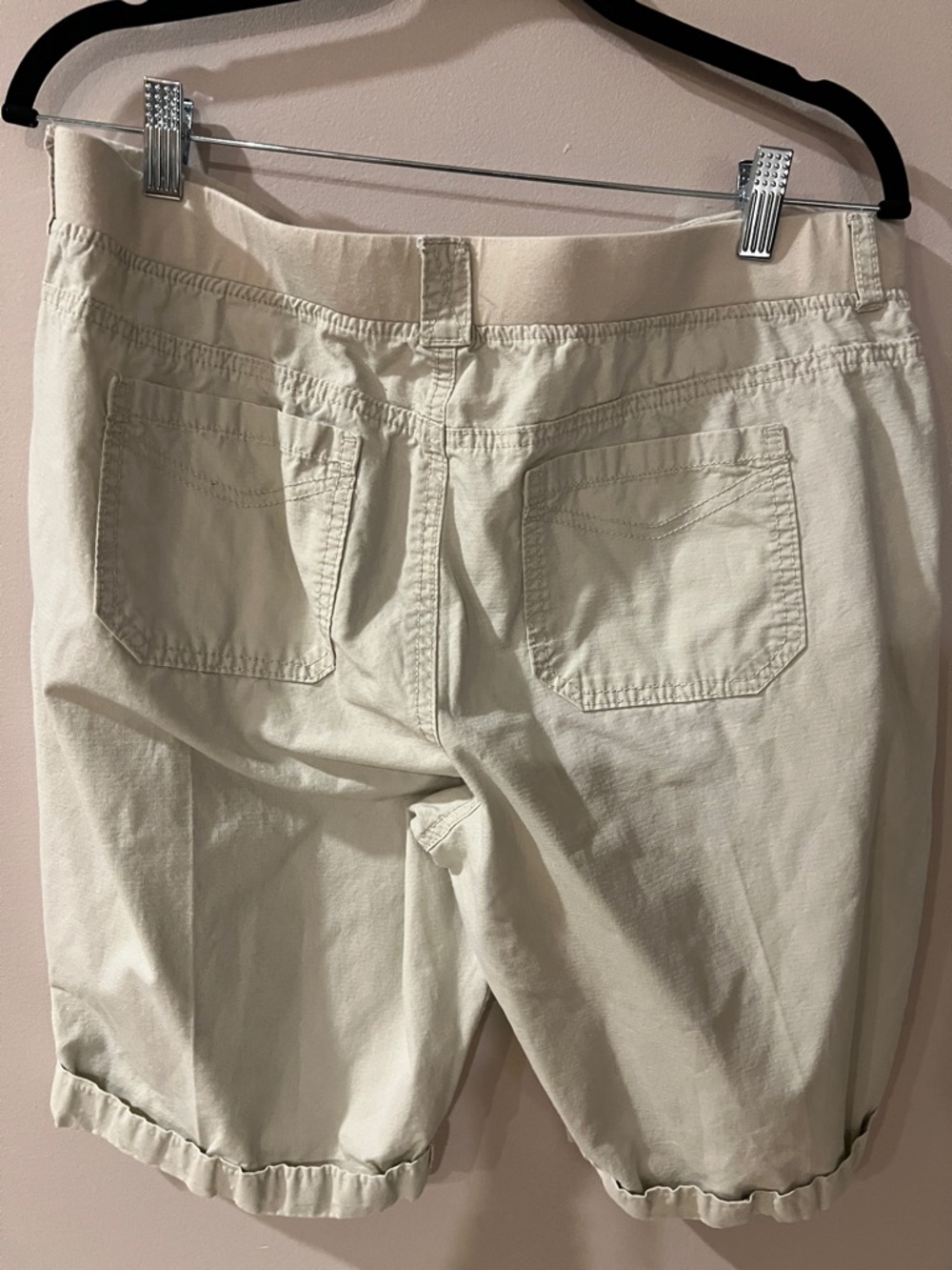 Gloria Vanderbilt Cream Cargo Shorts with Cuffed Hem Elastic Waistband Size 12 - Picture 6 of 6
